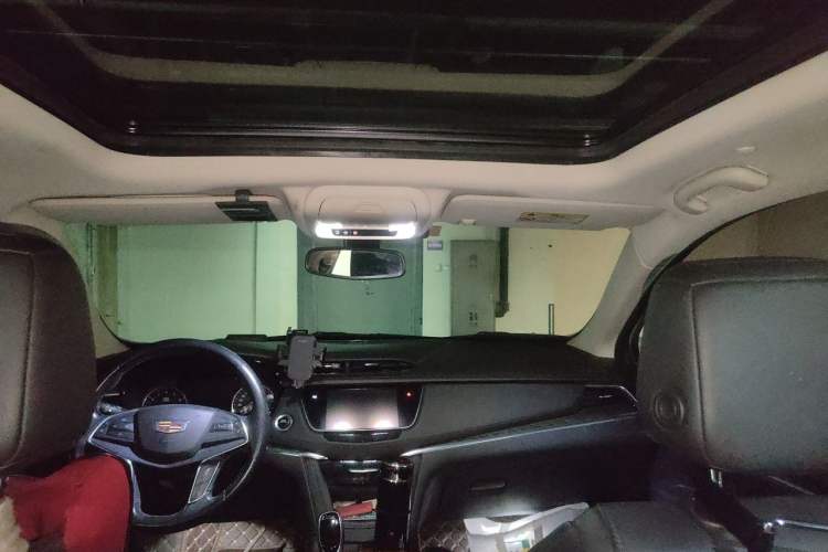 Used Cadillac XT5 2018 25T Luxury Model Headliner