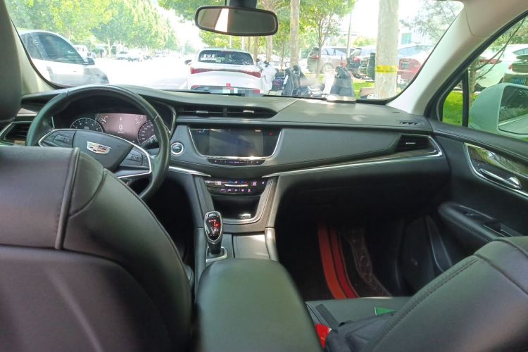 Used Cadillac XT5 2018 25T Luxury Model Headliner