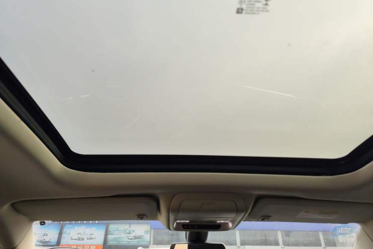 Used Cadillac XT5 2018 25T Luxury Model Headliner