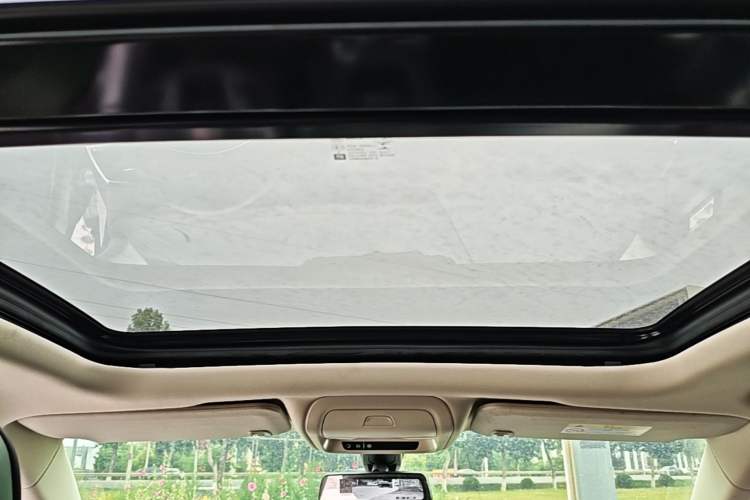 Used Cadillac XT5 2018 25T Luxury Model Headliner