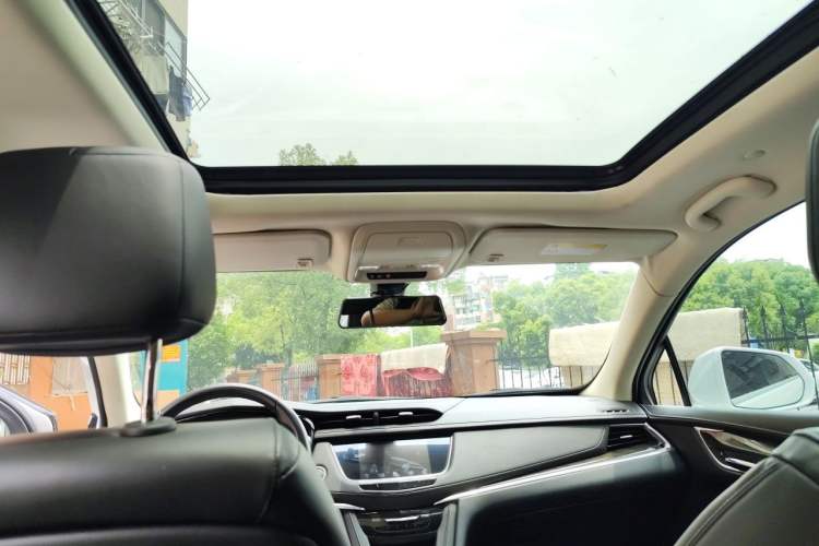 Used Cadillac XT5 2018 25T Luxury Model Headliner