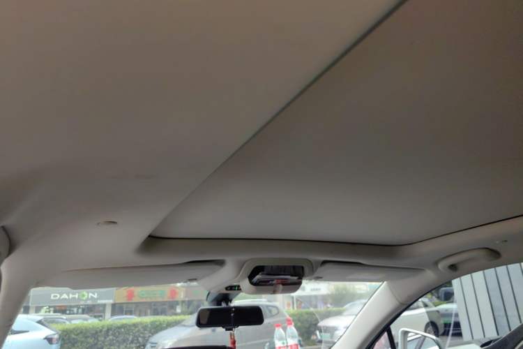 Used Cadillac XT5 2018 25T Luxury Model Headliner