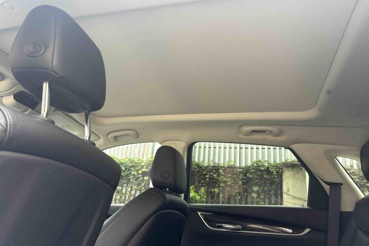 Used Cadillac XT5 2018 25T Luxury Model Headliner