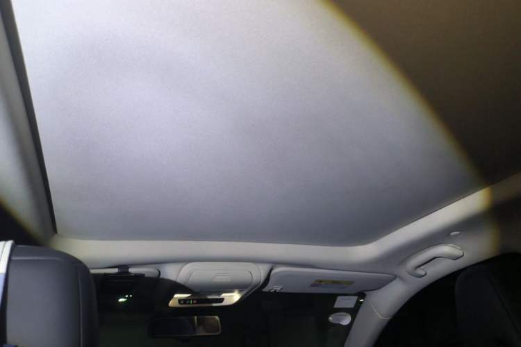 Used Cadillac XT5 2018 25T Luxury Model Headliner