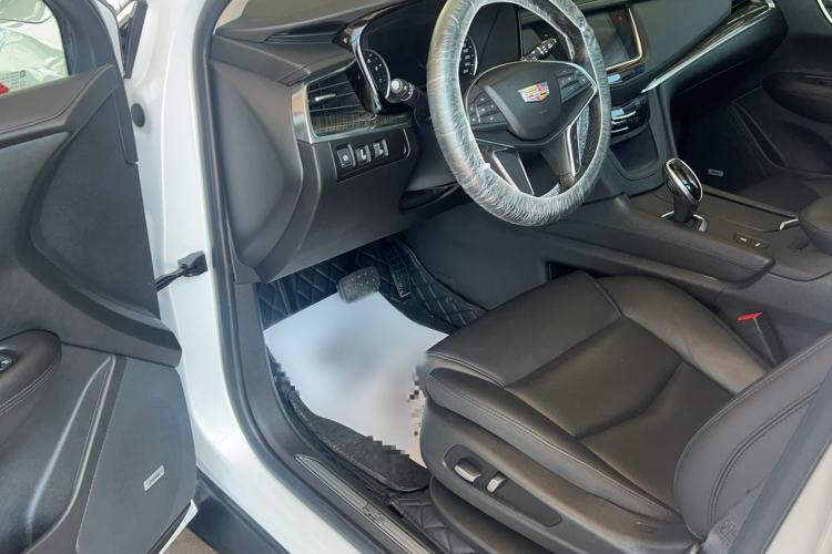 Used Cadillac XT5 2018 25T Luxury Model Interior 1