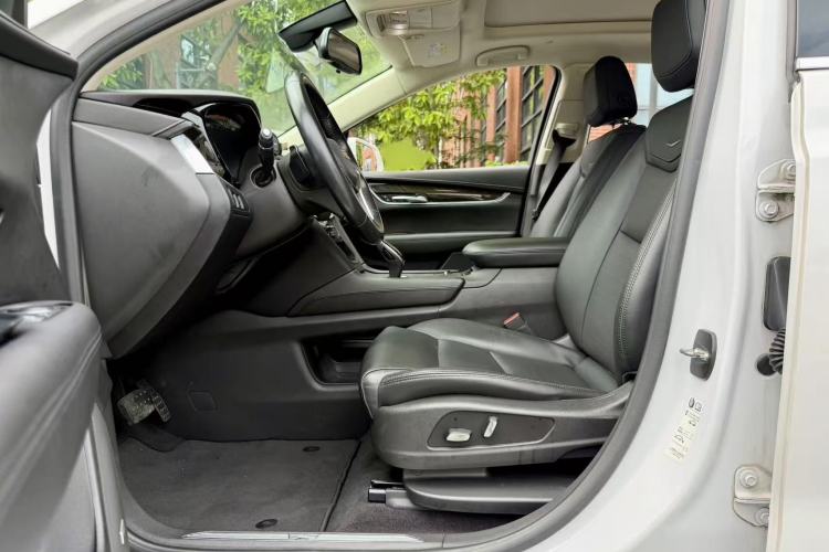 Used Cadillac XT5 2018 25T Luxury Model Interior 1