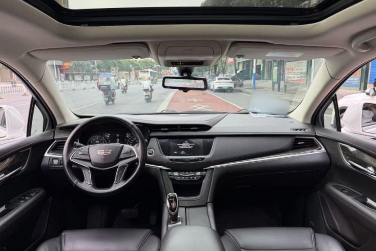 Used Cadillac XT5 2018 25T Luxury Model Interior 1