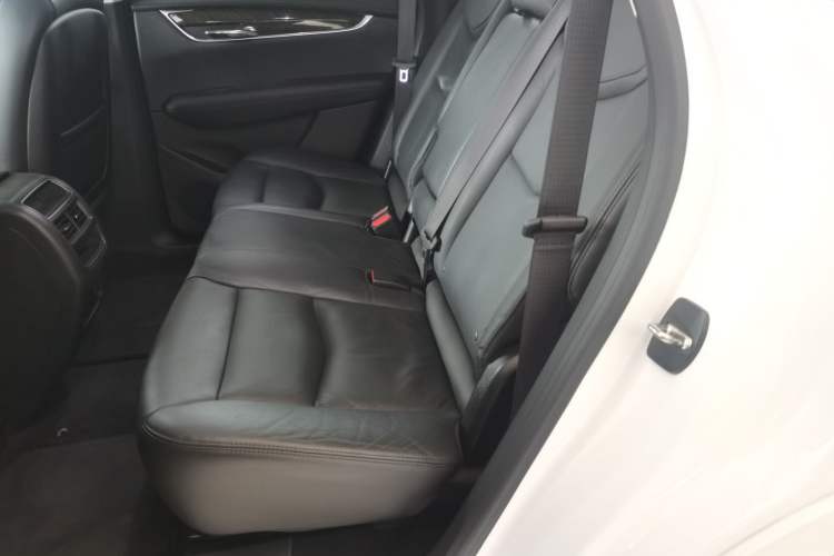 Used Cadillac XT5 2018 25T Luxury Model Interior 1
