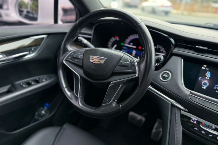 Used Cadillac XT5 2018 25T Tech Model Interior 10
