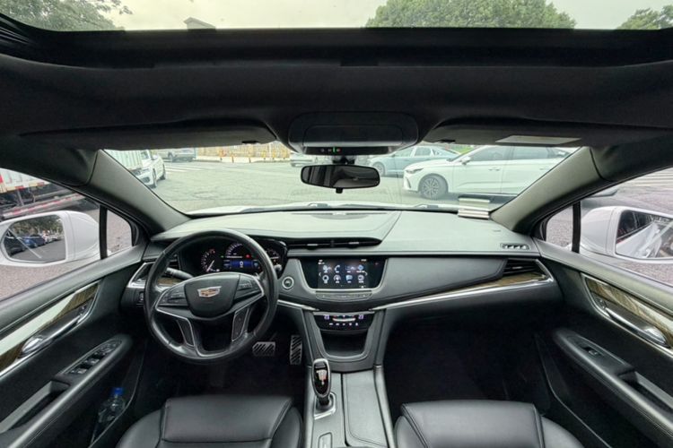 Used Cadillac XT5 2018 25T Tech Model Interior 12