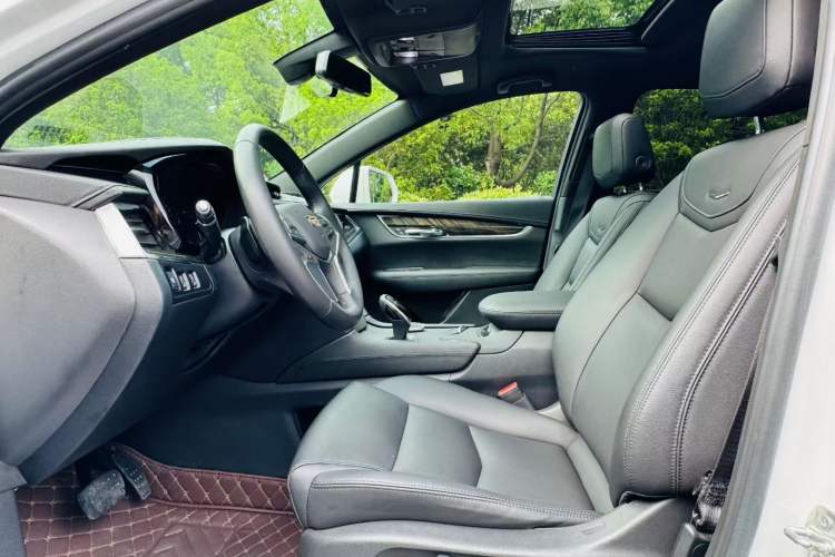 Used Cadillac XT5 2018 25T Tech Model Interior 2