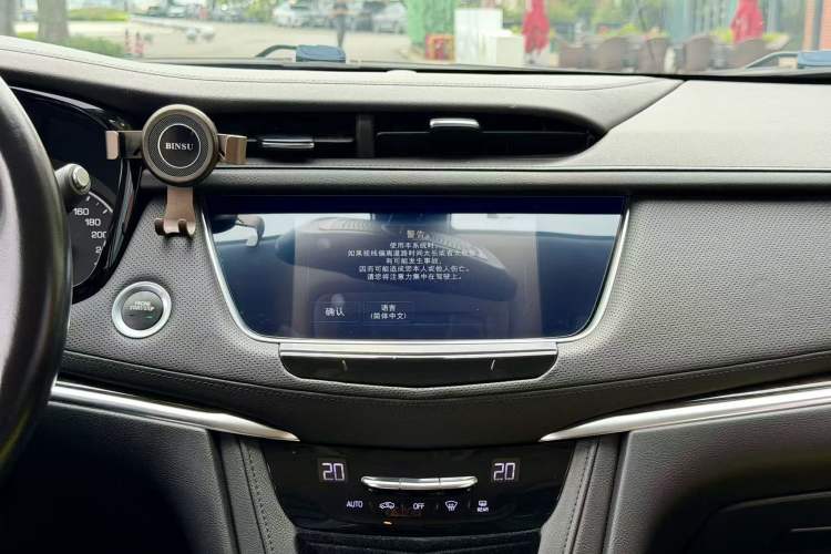 Used Cadillac XT5 2018 25T Luxury Model Interior 2