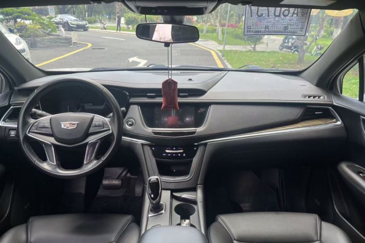 Used Cadillac XT5 2018 28E Four-Wheel Drive Tech Version Interior 2
