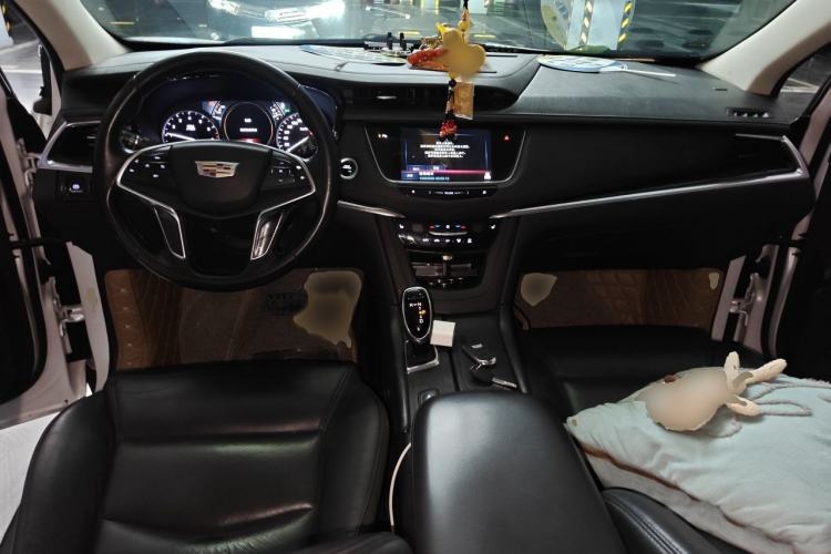 Used Cadillac XT5 2018 25T Luxury Model Interior 2