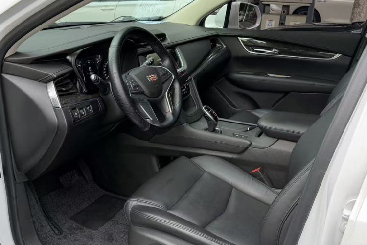 Used Cadillac XT5 2018 25T Luxury Model Interior 2