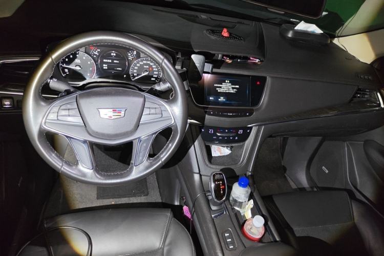 Used Cadillac XT5 2018 28T Four-Wheel Drive Luxury Model Interior 2