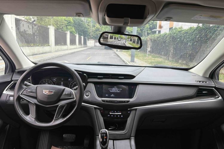Used Cadillac XT5 2018 25T Luxury Model Interior 2