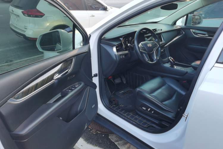 Used Cadillac XT5 2018 28T Four-Wheel Drive Luxury Model Interior 3
