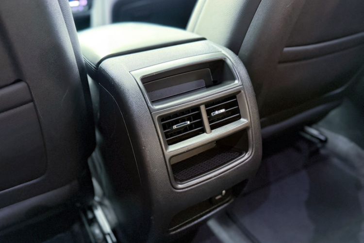 Used Cadillac XT5 2018 25T Tech Model Interior 3