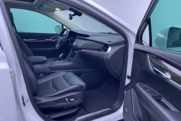 Used Cadillac XT5 2018 25T Luxury Model Interior 3