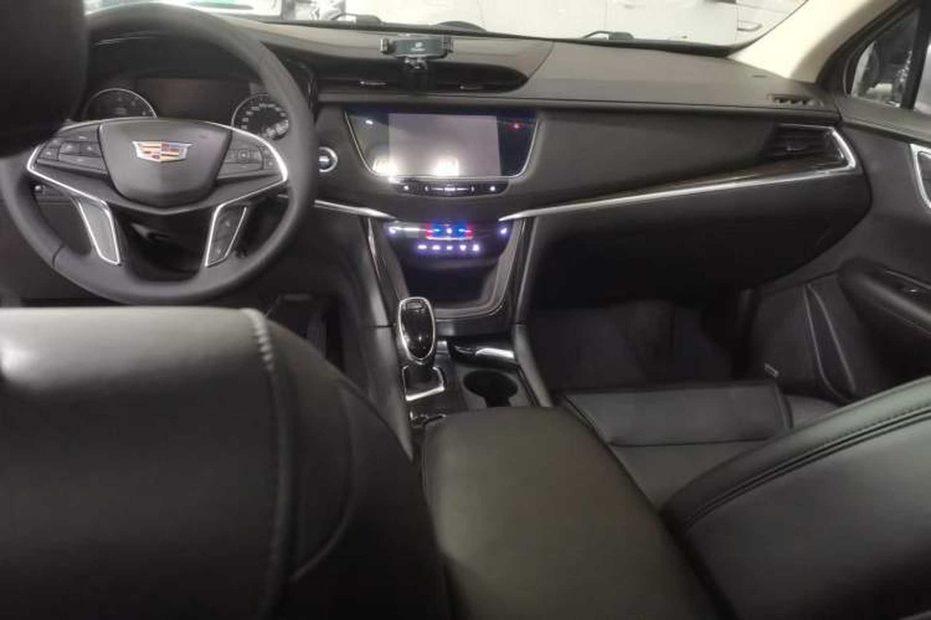 Used Cadillac XT5 2018 25T Luxury Model Interior 3