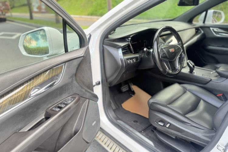 Used Cadillac XT5 2018 28E Four-Wheel Drive Tech Version Interior 3