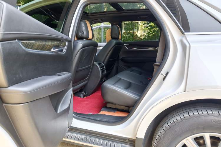 Used Cadillac XT5 2018 28E Four-Wheel Drive Tech Version Interior 3