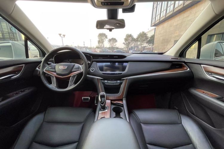 Used Cadillac XT5 2018 25T Luxury Model Interior 3