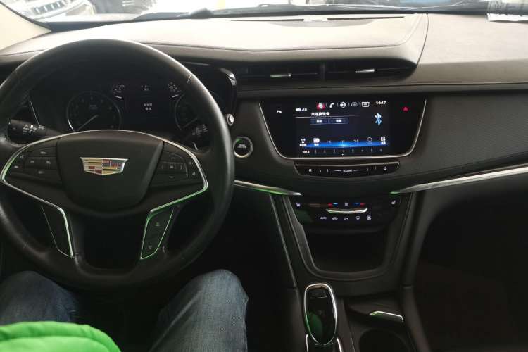 Used Cadillac XT5 2018 25T Luxury Model Interior 3
