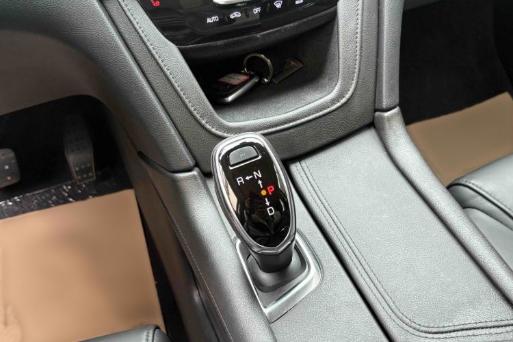 Used Cadillac XT5 2018 25T Luxury Model Interior 3