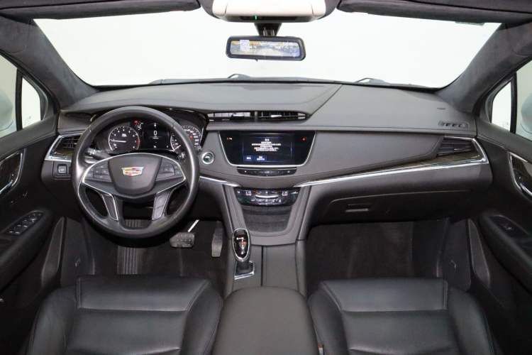 Used Cadillac XT5 2018 25T Luxury Model Interior 3