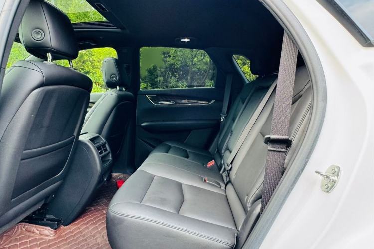 Used Cadillac XT5 2018 25T Tech Model Interior 4