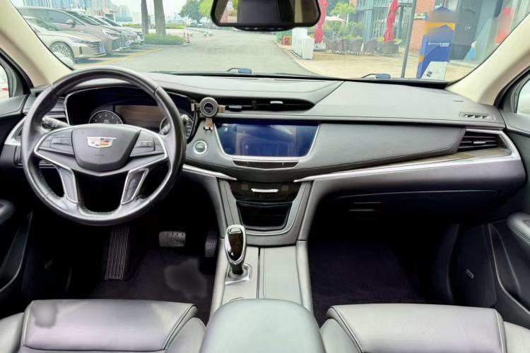 Used Cadillac XT5 2018 25T Luxury Model Interior 4