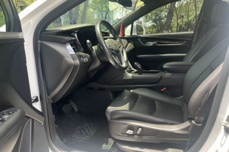 Used Cadillac XT5 2018 28E Four-Wheel Drive Tech Version Interior 4