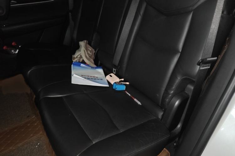 Used Cadillac XT5 2018 25T Luxury Model Interior 4