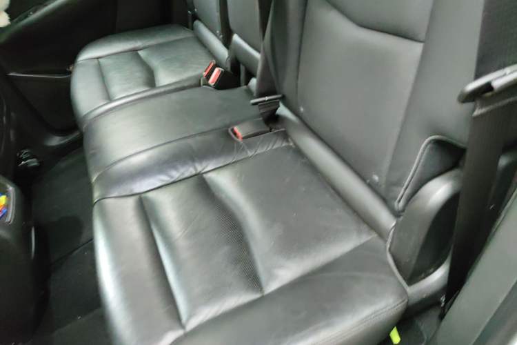 Used Cadillac XT5 2018 25T Luxury Model Interior 4