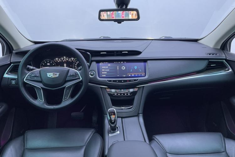 Used Cadillac XT5 2018 25T Luxury Model Interior 4