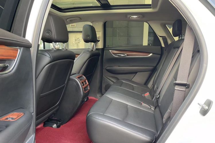 Used Cadillac XT5 2018 25T Luxury Model Interior 4