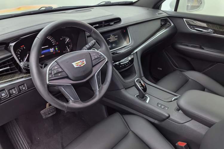Used Cadillac XT5 2018 28E Four-Wheel Drive Tech Version Interior 4