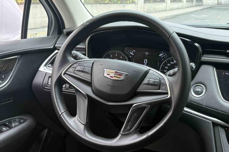 Used Cadillac XT5 2018 25T Luxury Model Interior 4
