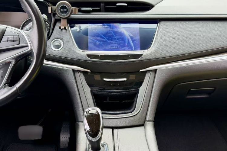 Used Cadillac XT5 2018 25T Luxury Model Interior 5