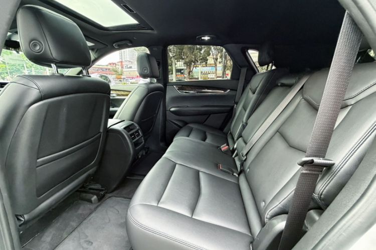 Used Cadillac XT5 2018 25T Tech Model Interior 6