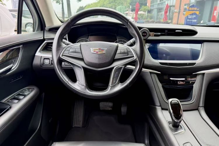 Used Cadillac XT5 2018 25T Luxury Model Interior 7