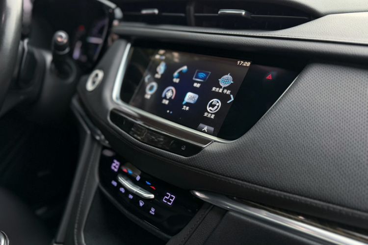 Used Cadillac XT5 2018 25T Tech Model Interior 8