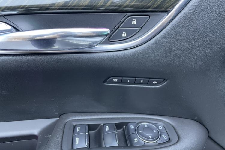 Used Cadillac XT5 2018 25T Luxury Model Interior 8