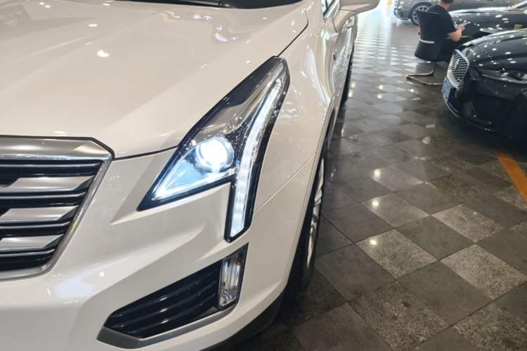 Used Cadillac XT5 2018 25T Tech Model Left Front Headlight