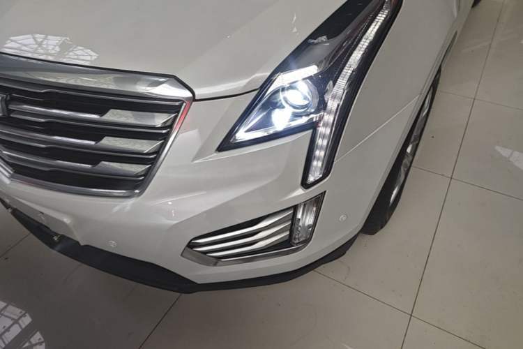 Used Cadillac XT5 2018 28E Four-Wheel Drive Tech Version Left Front Headlight