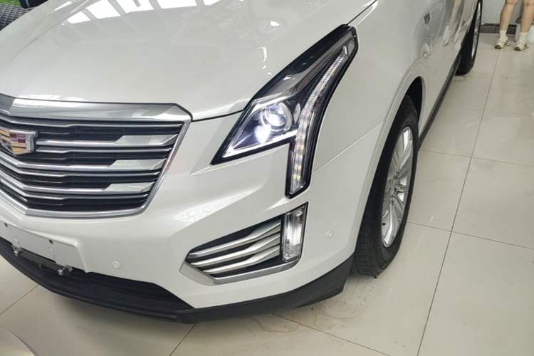 Used Cadillac XT5 2018 28E Four-Wheel Drive Tech Version Left Front Headlight