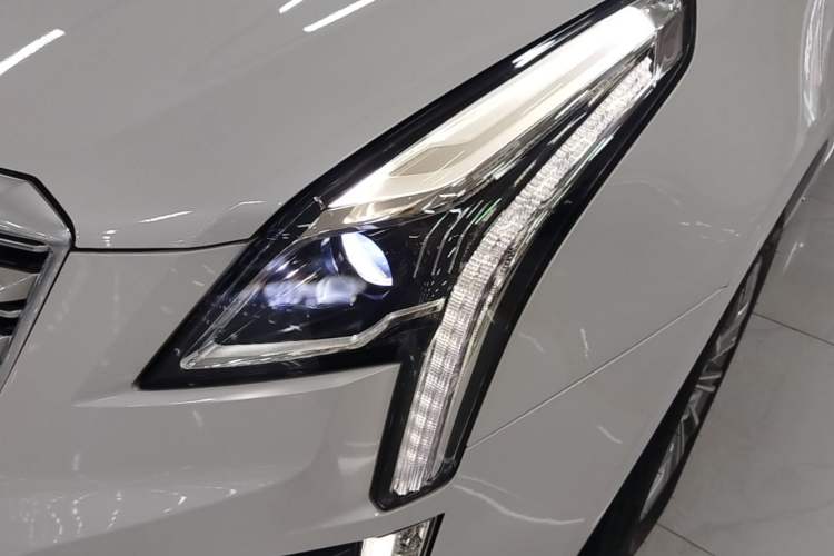 Used Cadillac XT5 2018 28T Four-Wheel Drive Luxury Model Left Front Headlight
