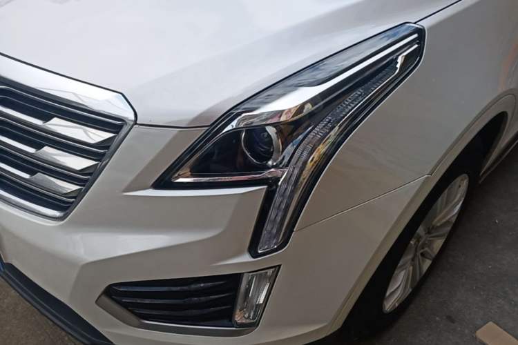 Used Cadillac XT5 2018 25T Tech Model Left Front Headlight